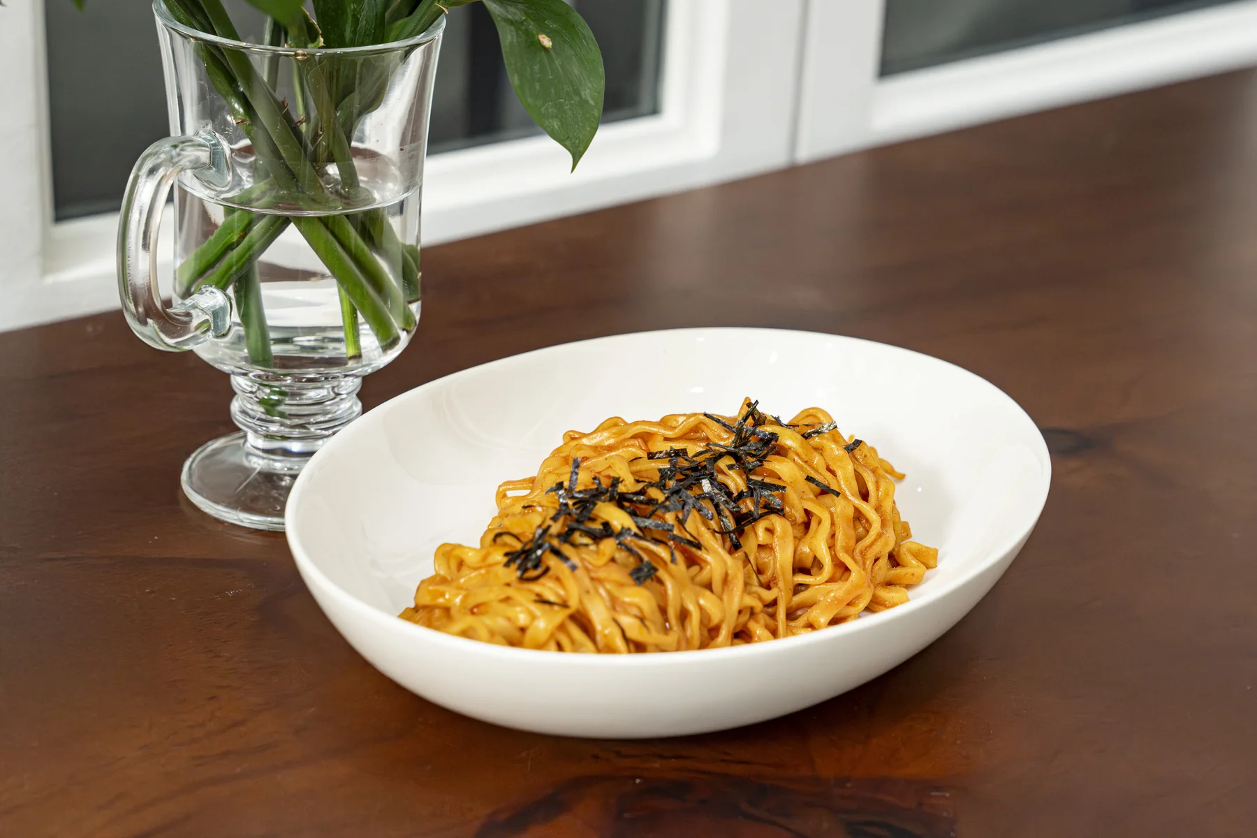Roasted seaweed flakes serving image 01