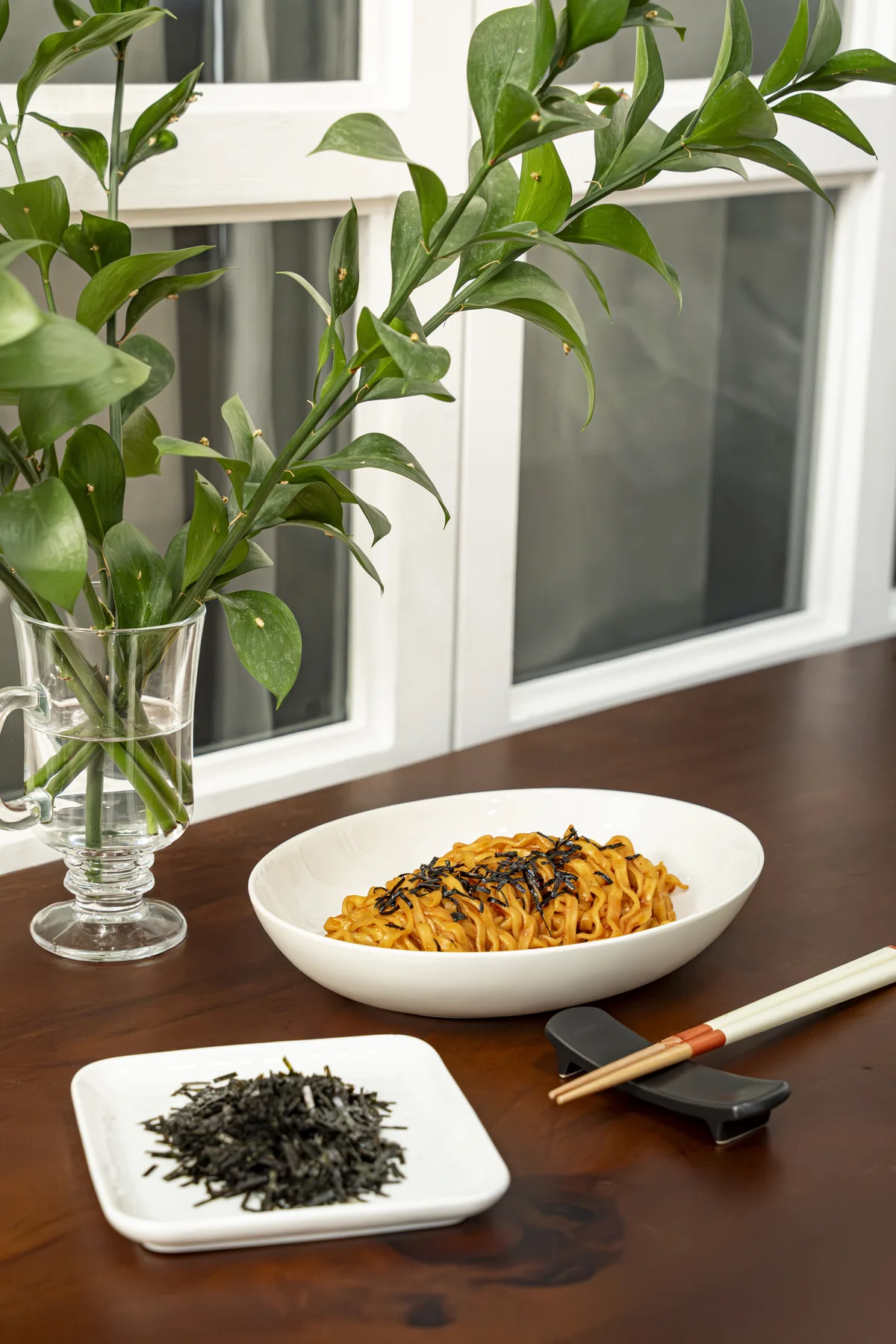 Roasted seaweed flakes serving image 03